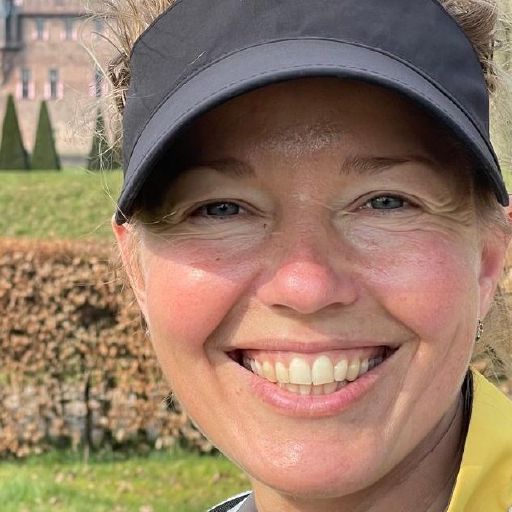 Marina Romanik golf instructrice